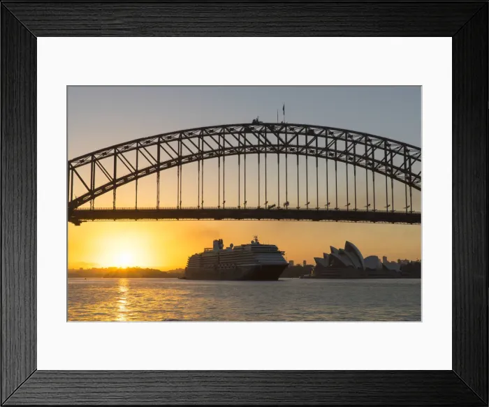 Framed Print : Sydney Harbour Bridge and Sydney Opera House at dawn, Sydney, New South Wales, Australia Framed Print : Sydney Harbour Bridge and Sydney Opera House at dawn, Sydney, New South Wales, Australia