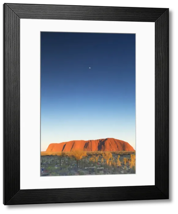 Framed Print : Uluru (UNESCO World Heritage Site) at dawn, Uluru-Kata Tjuta National Park, Northern Framed Print : Uluru (UNESCO World Heritage Site) at dawn, Uluru-Kata Tjuta National Park, Northern