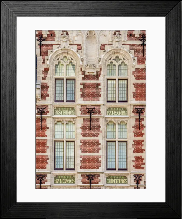Framed Print : La Pharmacie Anglaise, detailed view, Brussels, Belgium Framed Print : La Pharmacie Anglaise, detailed view, Brussels, Belgium