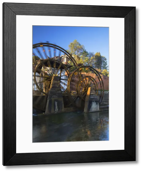 Framed Print : Waterwheels, Lijiang (UNESCO World Heritage Site), Yunnan, China Framed Print : Waterwheels, Lijiang (UNESCO World Heritage Site), Yunnan, China