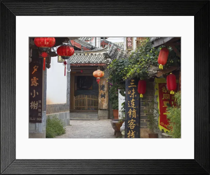 Framed Print : Guesthouses in alleyway, Lijiang (UNESCO World Heritage Site), Yunnan, China Framed Print : Guesthouses in alleyway, Lijiang (UNESCO World Heritage Site), Yunnan, China