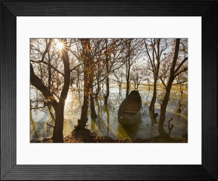 Framed Print : Boat on Erhai Lake, Shuanglang, Yunnan, China Framed Print : Boat on Erhai Lake, Shuanglang, Yunnan, China