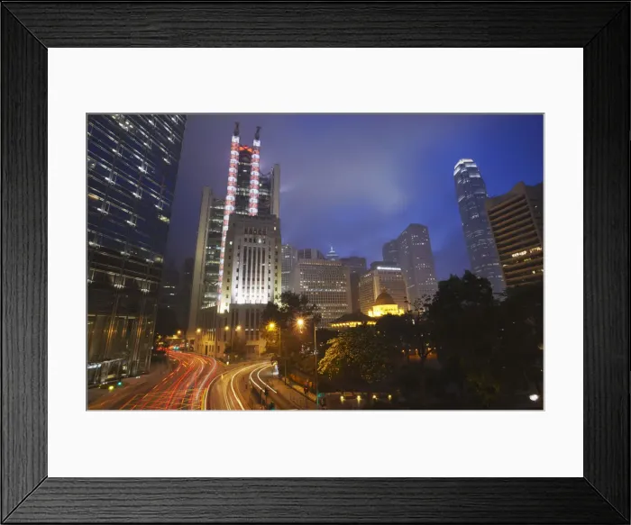 Framed Print : Traffic passing along Queens Road Central at dusk with HSBC building in background Framed Print : Traffic passing along Queens Road Central at dusk with HSBC building in background