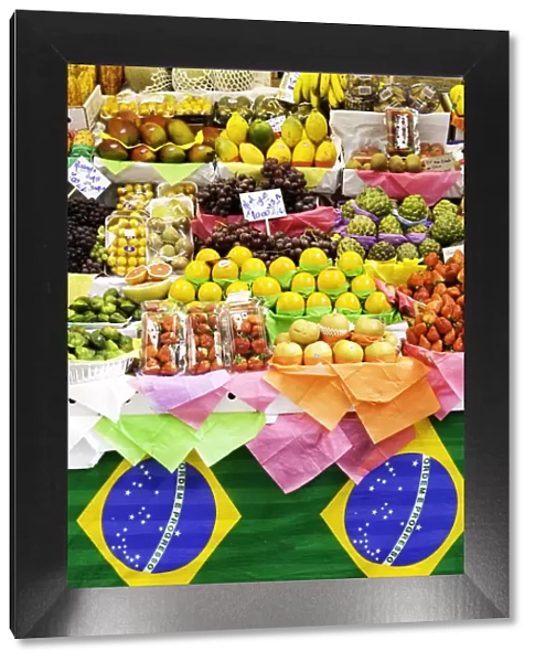 South America, Brazil, Sao Paulo, tropical fruit for sale in the Sao Paulo Municipal