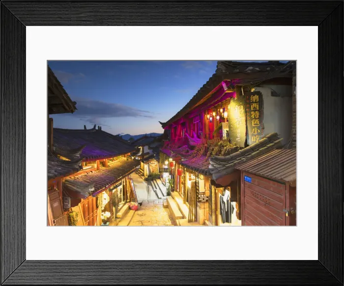 Framed Print : Alleyway at dusk, Lijiang (UNESCO World Heritage Site), Yunnan, China