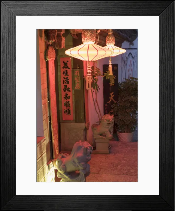 Framed Print : Guesthouse at night, Lijiang (UNESCO World Heritage Site), Yunnan, China Framed Print : Guesthouse at night, Lijiang (UNESCO World Heritage Site), Yunnan, China