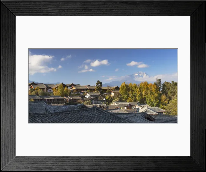Framed Print : View of Jade Dragon Snow Mountain and Lijiang (UNESCO World Heritage Site), Yunnan, China Framed Print : View of Jade Dragon Snow Mountain and Lijiang (UNESCO World Heritage Site), Yunnan, China