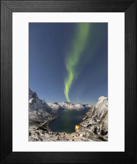 Framed Print : Northern lights at Mefjordbotn, Berg, Senja, Norway, Europe Framed Print : Northern lights at Mefjordbotn, Berg, Senja, Norway, Europe