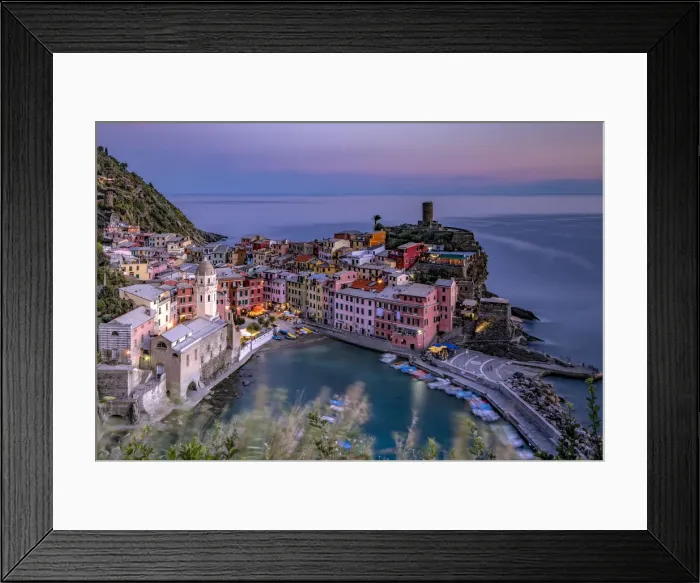Framed Print : Vernazza, Cinque Terre, Liguria, Italy Framed Print : Vernazza, Cinque Terre, Liguria, Italy
