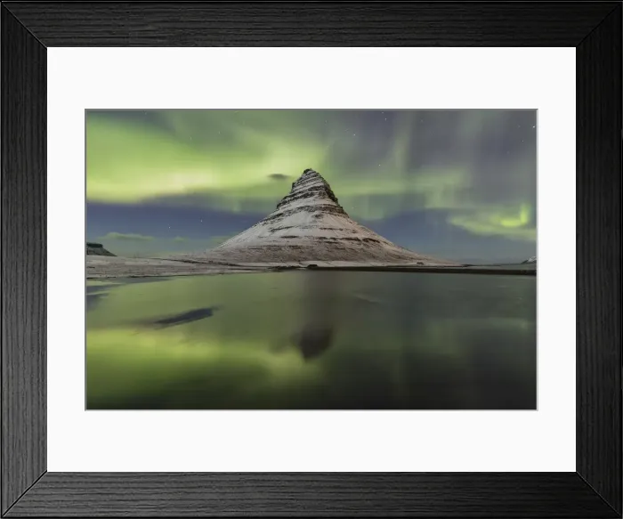 Framed Print : Northen Lights over Kirkjufell mountains, Vesturland, Western Iceland Framed Print : Northen Lights over Kirkjufell mountains, Vesturland, Western Iceland