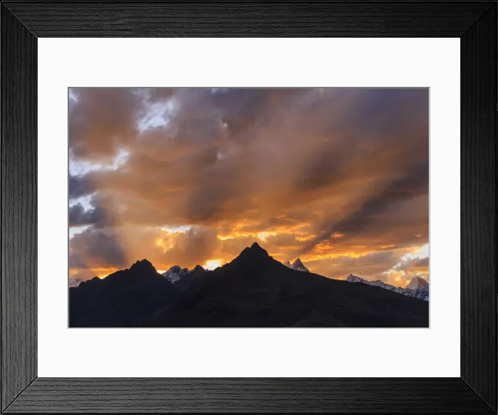 Framed Print : Mountains silhouette at sunset. Ancash, Cordigliera Blanca, Peru Framed Print : Mountains silhouette at sunset. Ancash, Cordigliera Blanca, Peru