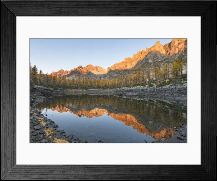 Framed Print : The Nero Lake in autumn at sunrise (Buscagna Valley, Alpe Devero, Alpe Veglia Framed Print : The Nero Lake in autumn at sunrise (Buscagna Valley, Alpe Devero, Alpe Veglia