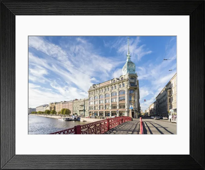 Framed Print : The Red Bridge on Moika river. Saint Petersburg, Russia Framed Print : The Red Bridge on Moika river. Saint Petersburg, Russia