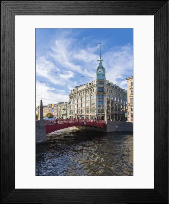 Framed Print : The Red Bridge on Moika river. Saint Petersburg, Russia Framed Print : The Red Bridge on Moika river. Saint Petersburg, Russia