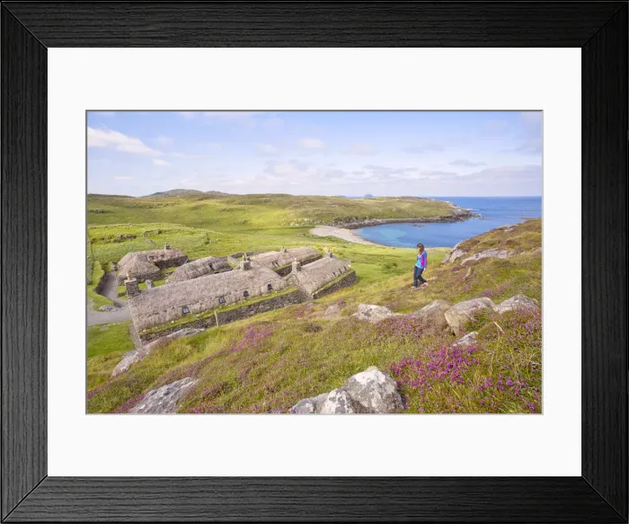 Framed Print : Tourist at Gearrannan Blackhouse Village, Carloway, Isle of Lewis, western scotland