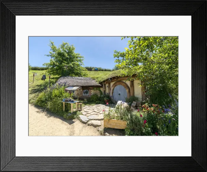 Framed Print : Hobbit house. Hobbiton Movie Set, Matamata, Waikato region, North Island, New Zealand