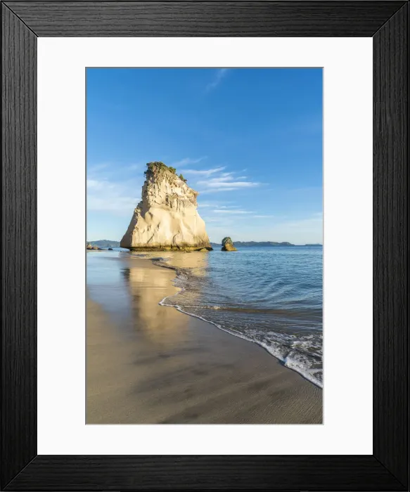 Framed Print : Te Hoho rock at Cathedral Cove. Hahei, Waikato region, North Island, New Zealand