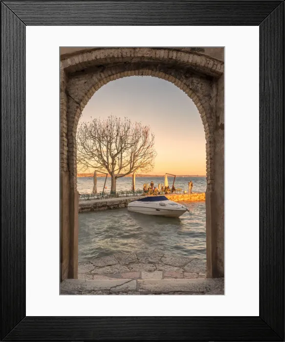 Framed Print : Harbour of Punta San Vigilio from the arc of the charming 16th-century inn Framed Print : Harbour of Punta San Vigilio from the arc of the charming 16th-century inn