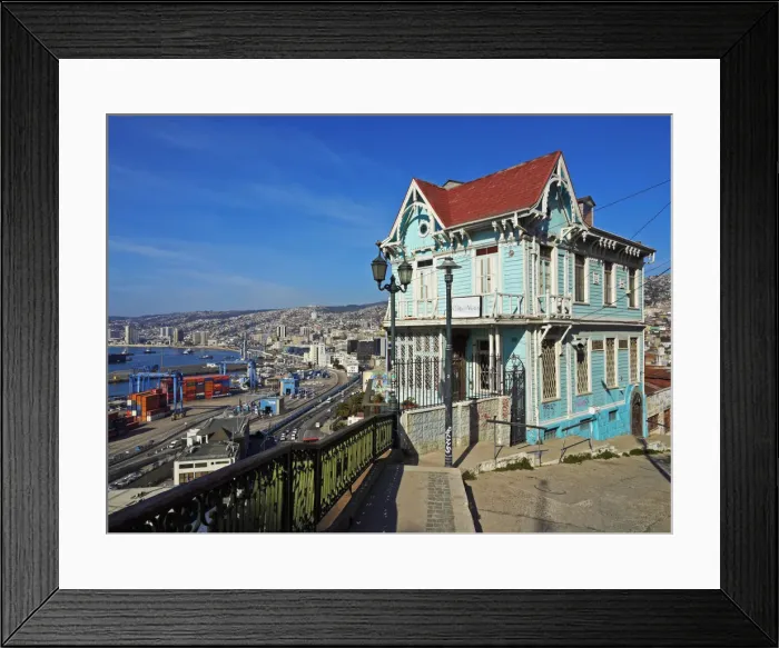 Framed Print : Chile, Valparaiso, Artilleria Hill, View of the characteristic blue house Casa Cuatro Framed Print : Chile, Valparaiso, Artilleria Hill, View of the characteristic blue house Casa Cuatro