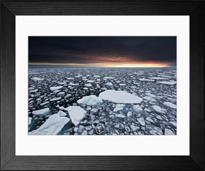 Framed Print : Dusk lights in the high arctic ocean, north of spitsbergen island, Svalbard. Norway