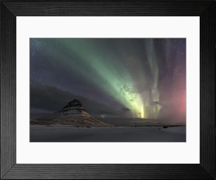 Framed Print : Northern lights display above Kirkjufell mountain, near grundarfjaora'ur, in western Framed Print : Northern lights display above Kirkjufell mountain, near grundarfjaora'ur, in western