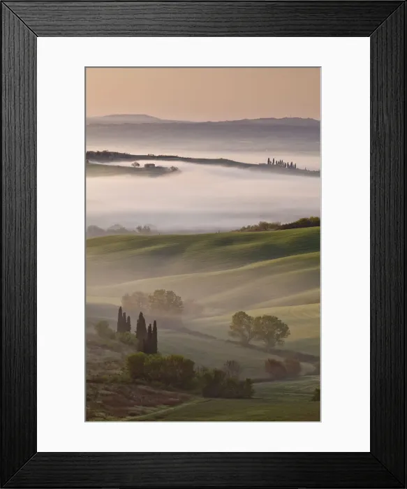 Framed Print : Orcia valley, Tuscany, Italy. Sunrise from the Belvedere farmhouse Framed Print : Orcia valley, Tuscany, Italy. Sunrise from the Belvedere farmhouse