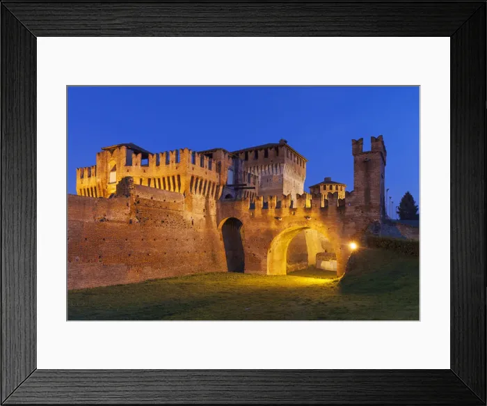 Framed Print : Soncino, Lombardy, Italy. The castle Framed Print : Soncino, Lombardy, Italy. The castle