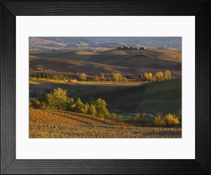 Framed Print : Pienza, Orcia valley, Tuscany, Italy. Rolling hills in autumn Framed Print : Pienza, Orcia valley, Tuscany, Italy. Rolling hills in autumn