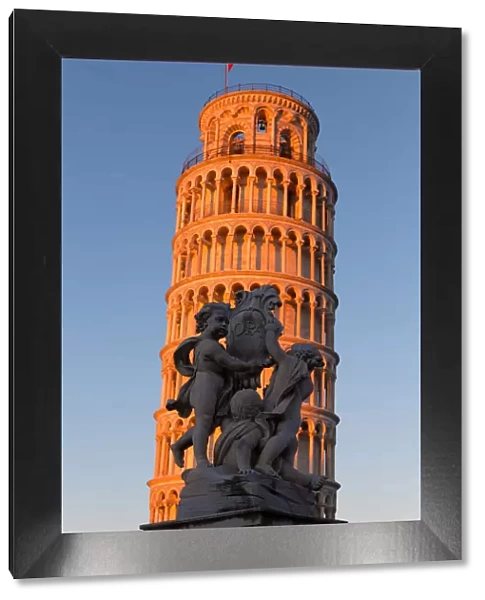 Europe, Italy, Tuscany, Pisa. Leaning Tower at sunset