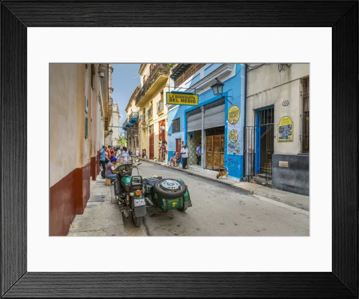 Framed Print : Historical Bodeguita del Medio cocktail bar, renowned due many famous patrons Framed Print : Historical Bodeguita del Medio cocktail bar, renowned due many famous patrons