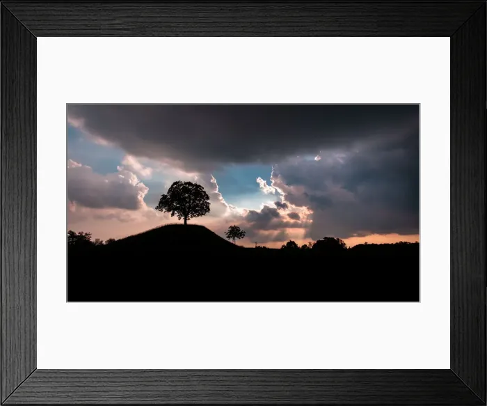Framed Print : Sunset behind a lonely tree in the fields of Friuli, Udine province, Friuli Venezia-Giulia Framed Print : Sunset behind a lonely tree in the fields of Friuli, Udine province, Friuli Venezia-Giulia