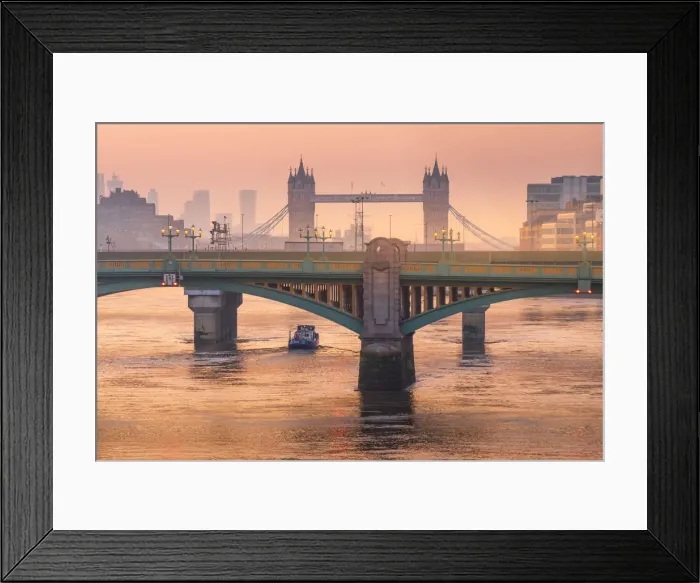 Framed Print : Sunrise over Southwark Bridge and London Bridge along River Thames, London, United Framed Print : Sunrise over Southwark Bridge and London Bridge along River Thames, London, United