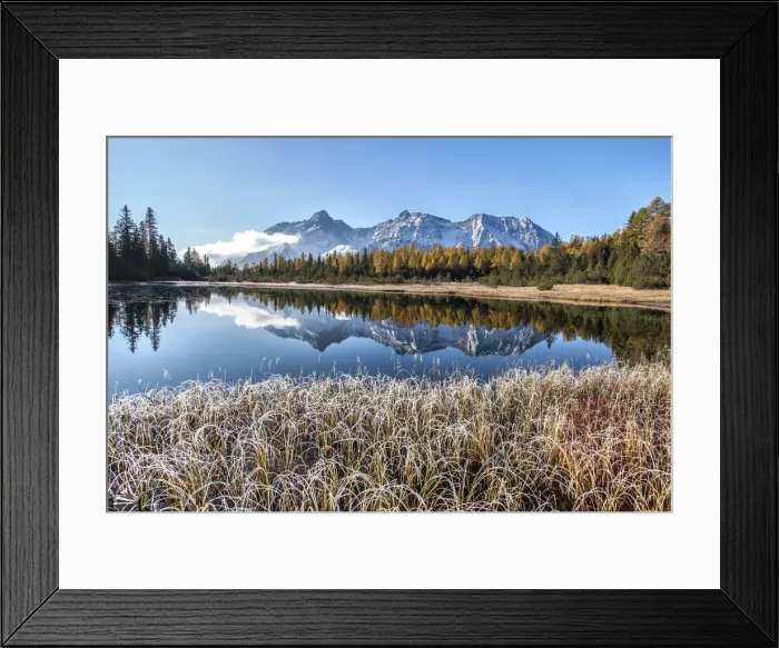 Framed Print : Frost and autumn colours at Entova Lake with snowy peaks reflected in the blue waters