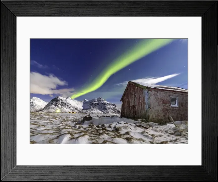 Framed Print : Northern Lights over an abandoned log cabin surrounded by snow and ice Framed Print : Northern Lights over an abandoned log cabin surrounded by snow and ice