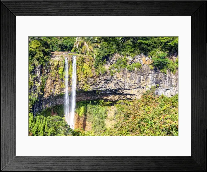 Framed Print : The Chamarel waterfall. Chamarel, Black River (Riviere Noir), Mauritius, Africa Framed Print : The Chamarel waterfall. Chamarel, Black River (Riviere Noir), Mauritius, Africa