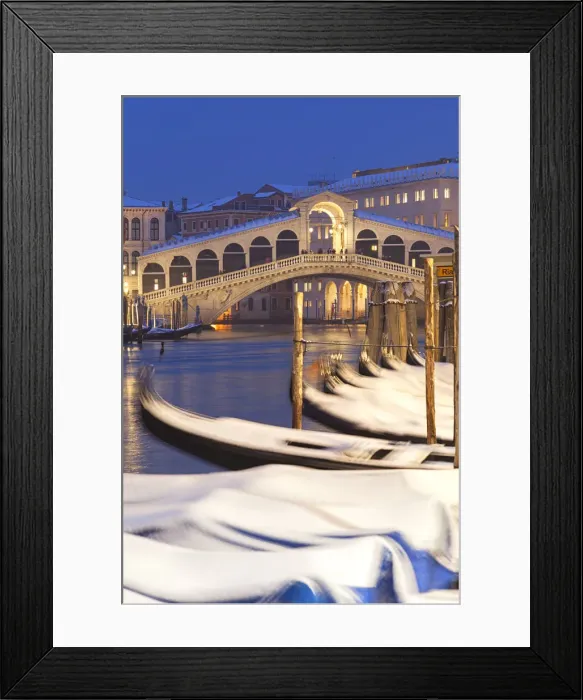 Framed Print : Rialto Bridge with snow-covered gondolas at dusk after a snowfall, Grand Canal, Venice Framed Print : Rialto Bridge with snow-covered gondolas at dusk after a snowfall, Grand Canal, Venice