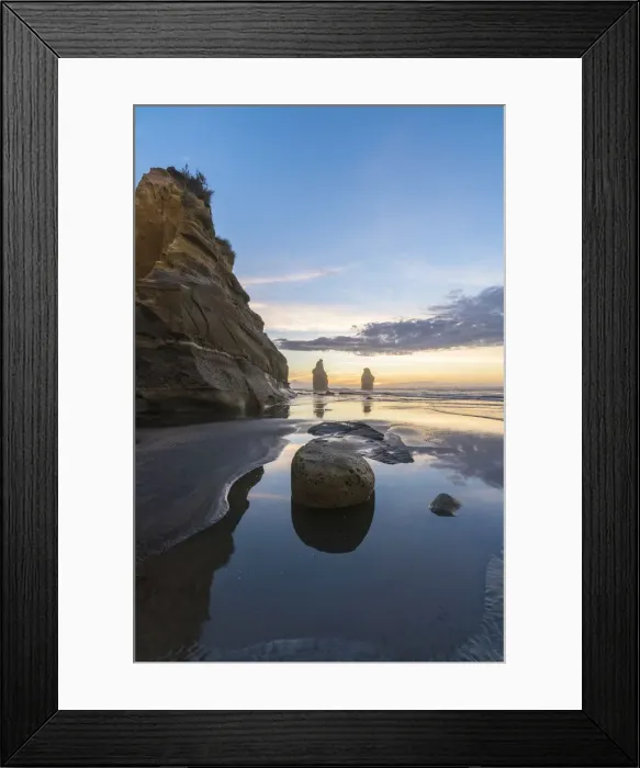 Framed Print : Reflection of the Three Sisters with low tide, at sunset Framed Print : Reflection of the Three Sisters with low tide, at sunset