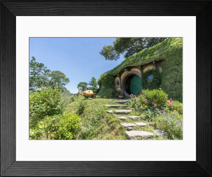 Framed Print : Bilbo Baggins house. Hobbiton Movie Set, Matamata, Waikato region, North Island
