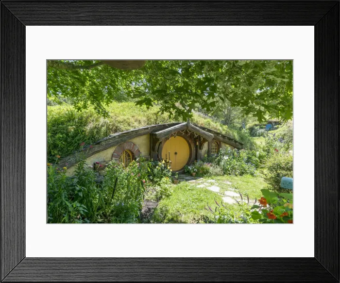 Framed Print : Hobbit house. Hobbiton Movie Set, Matamata, Waikato region, North Island, New Zealand Framed Print : Hobbit house. Hobbiton Movie Set, Matamata, Waikato region, North Island, New Zealand