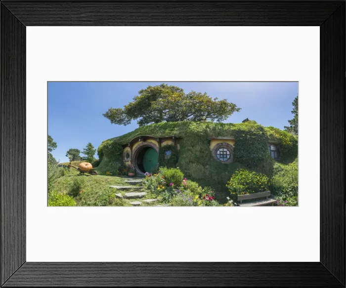 Framed Print : Bilbo Baggins house. Hobbiton Movie Set, Matamata, Waikato region, North Island