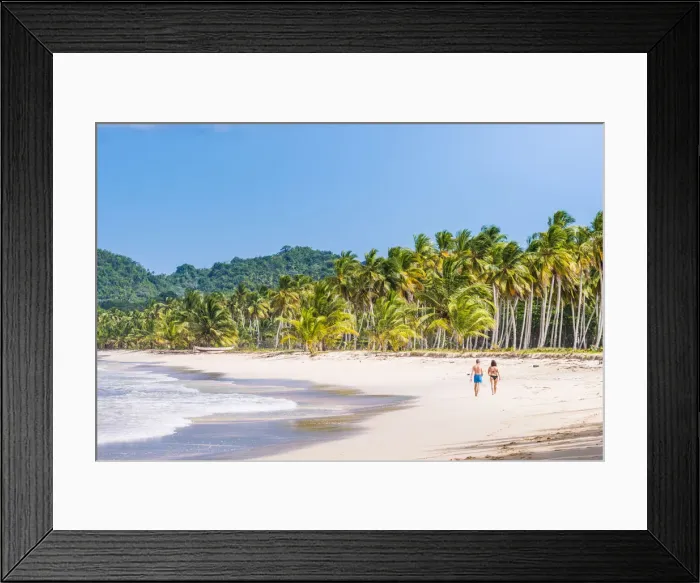 Framed Print : Playa Rincon, Samana Peninsula, Dominican Republic. Couple walking on the beach (MR) Framed Print : Playa Rincon, Samana Peninsula, Dominican Republic. Couple walking on the beach (MR)
