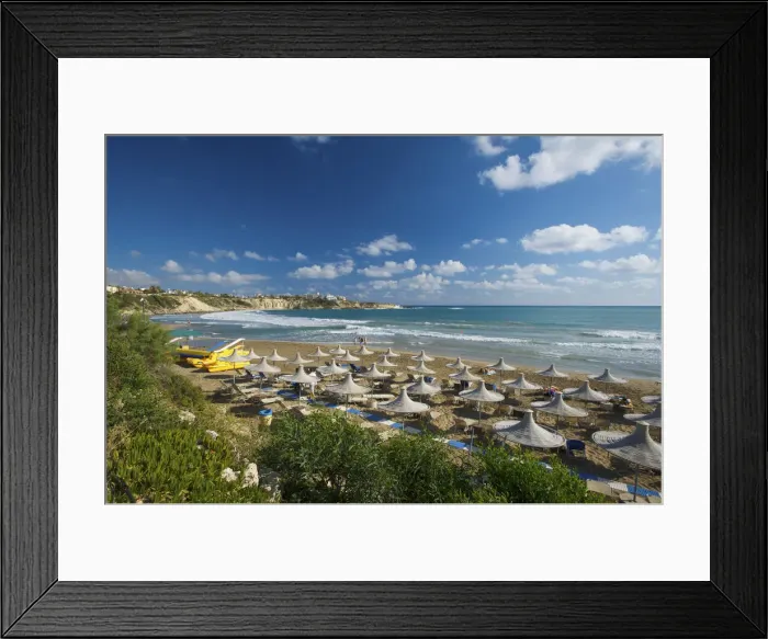 Framed Print : Coral Bay Beach bei Pafos, Paphos, Cyprus Framed Print : Coral Bay Beach bei Pafos, Paphos, Cyprus