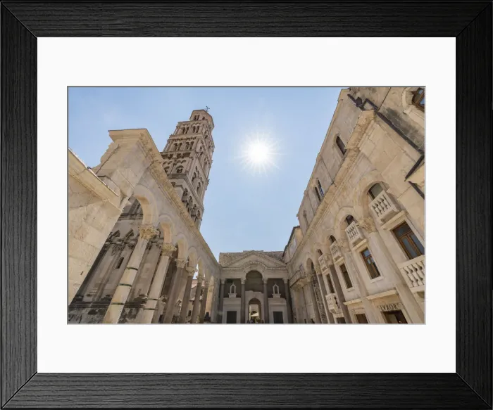 Framed Print : The peristyle of the Diocletian Palace, in summer. Split, Split - Dalmatia county