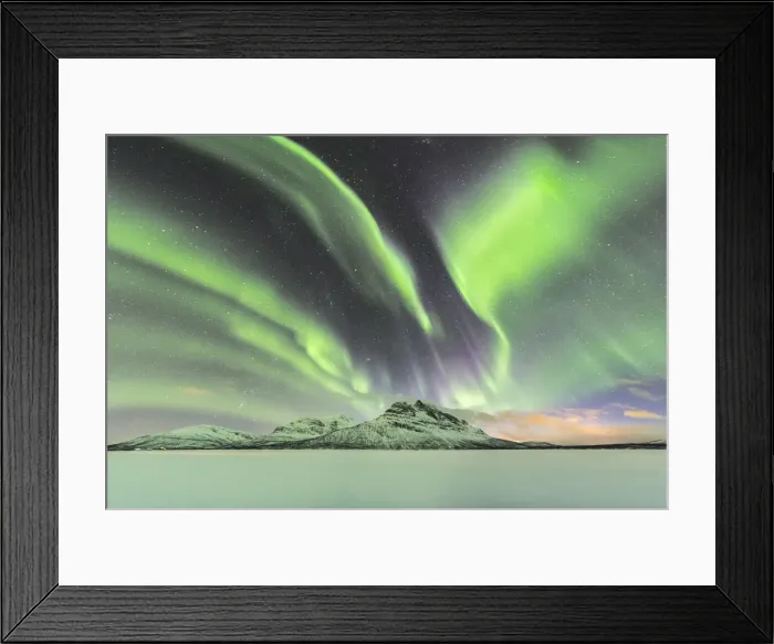 Framed Print : Northern lights in the sky above Skoddebergvatnet lake Framed Print : Northern lights in the sky above Skoddebergvatnet lake