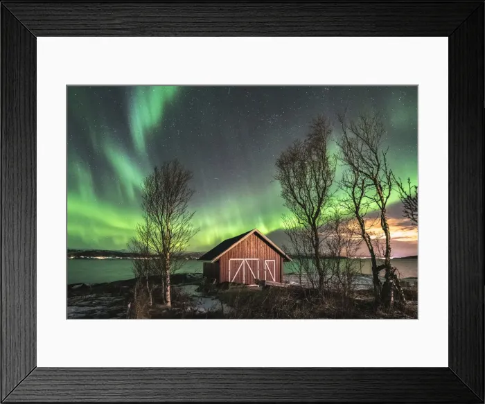 Framed Print : Red cabin and trees under the northern lights. Sandstrand, Troms county, Northern Norway Framed Print : Red cabin and trees under the northern lights. Sandstrand, Troms county, Northern Norway