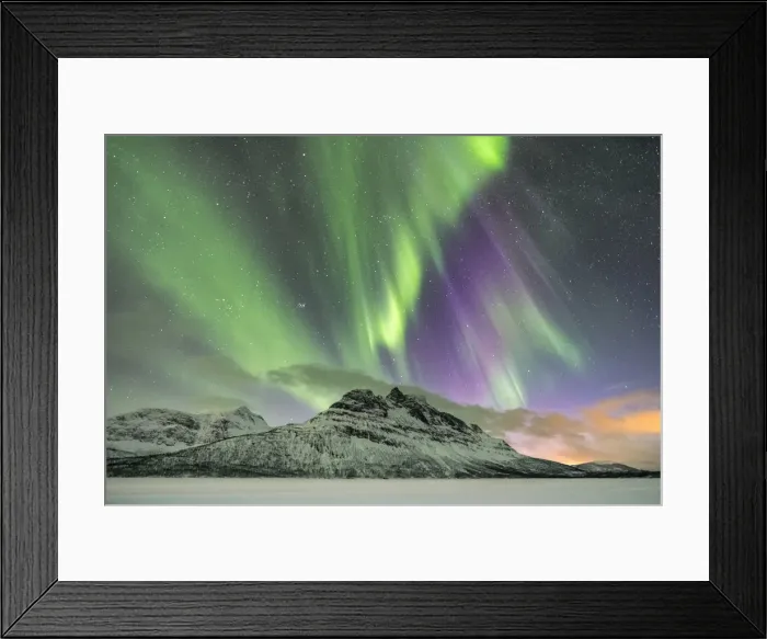 Framed Print : Northern lights in the sky above Skoddebergvatnet lake