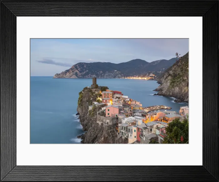Framed Print : Vernazza, Cinque Terre, Riviera di Levante, Liguria, Italy Framed Print : Vernazza, Cinque Terre, Riviera di Levante, Liguria, Italy