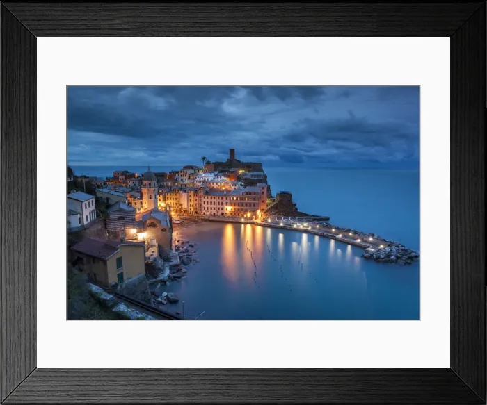 Framed Print : Vernazza at dusk. Cinque Terre, Riviera di Levante, Liguria, Italy Framed Print : Vernazza at dusk. Cinque Terre, Riviera di Levante, Liguria, Italy