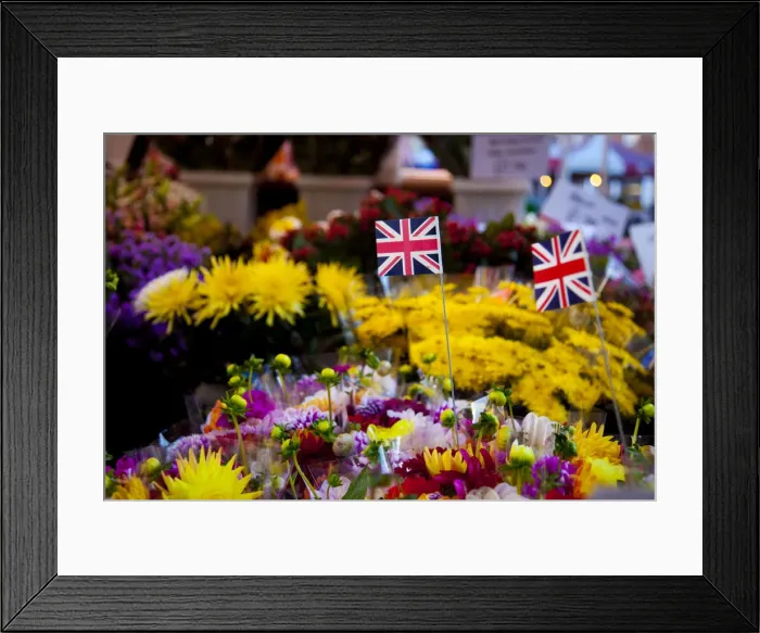 Framed Print : Newark, England. Fresh flowers are sold on the market Framed Print : Newark, England. Fresh flowers are sold on the market
