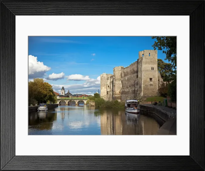 Framed Print : England. Newarks ancient castle was mostly destroyed during the civil war Framed Print : England. Newarks ancient castle was mostly destroyed during the civil war